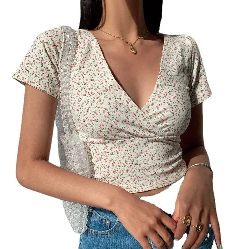 Women’s Floral V-Neck T-Shirt – Retro Short-Sleeve Fitted Top