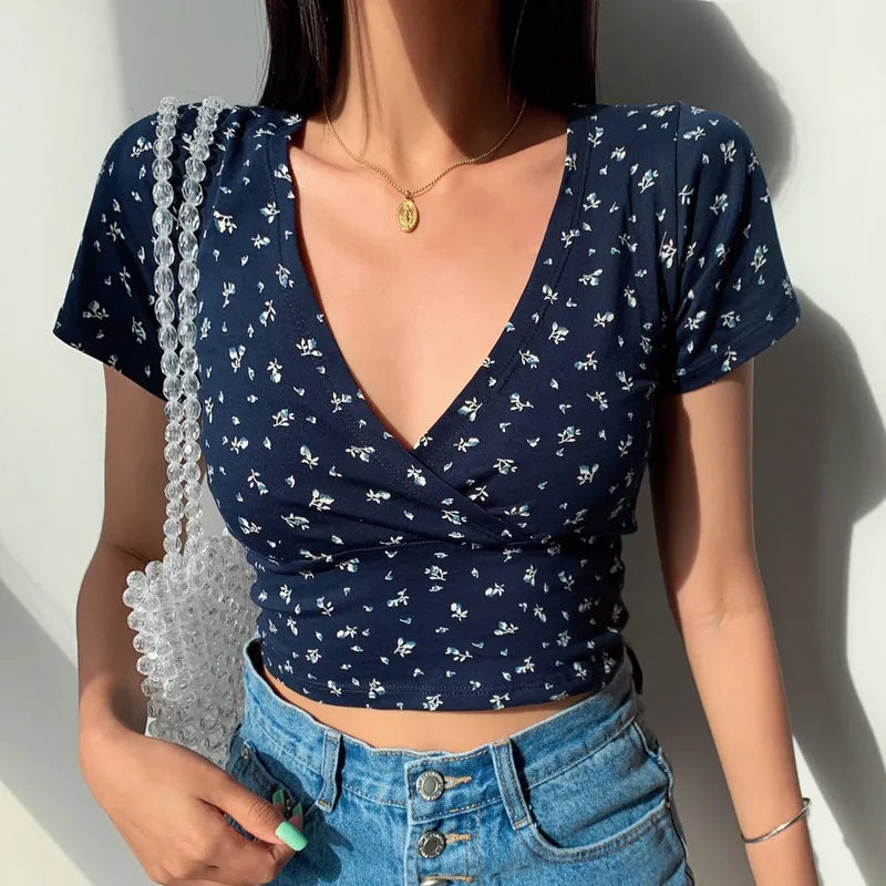 Women’s Floral V-Neck T-Shirt – Retro Short-Sleeve Fitted Top