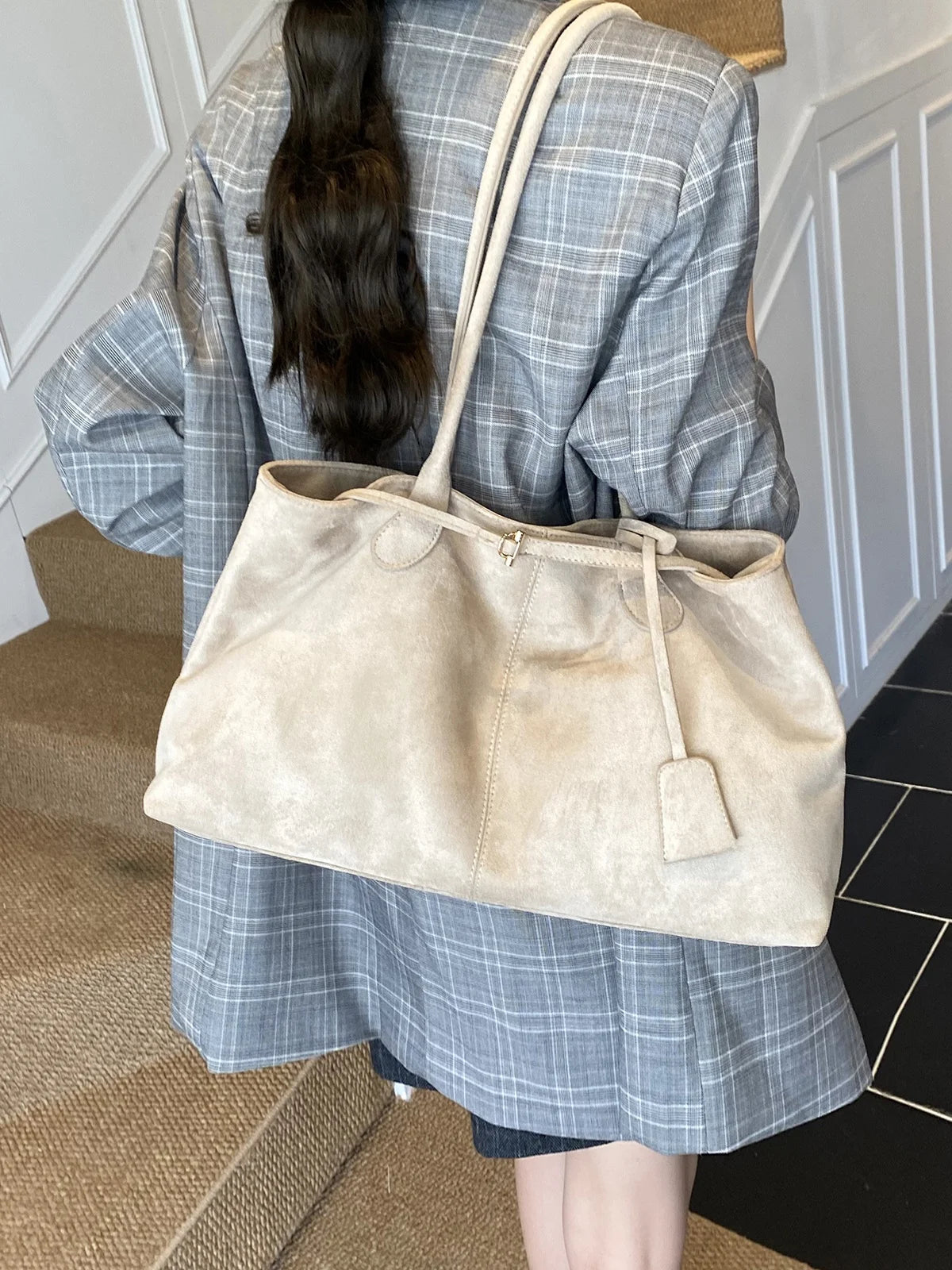 Women's Retro Suede Tote Bag – Large-Capacity Shoulder Handbag for Fall and Winter
