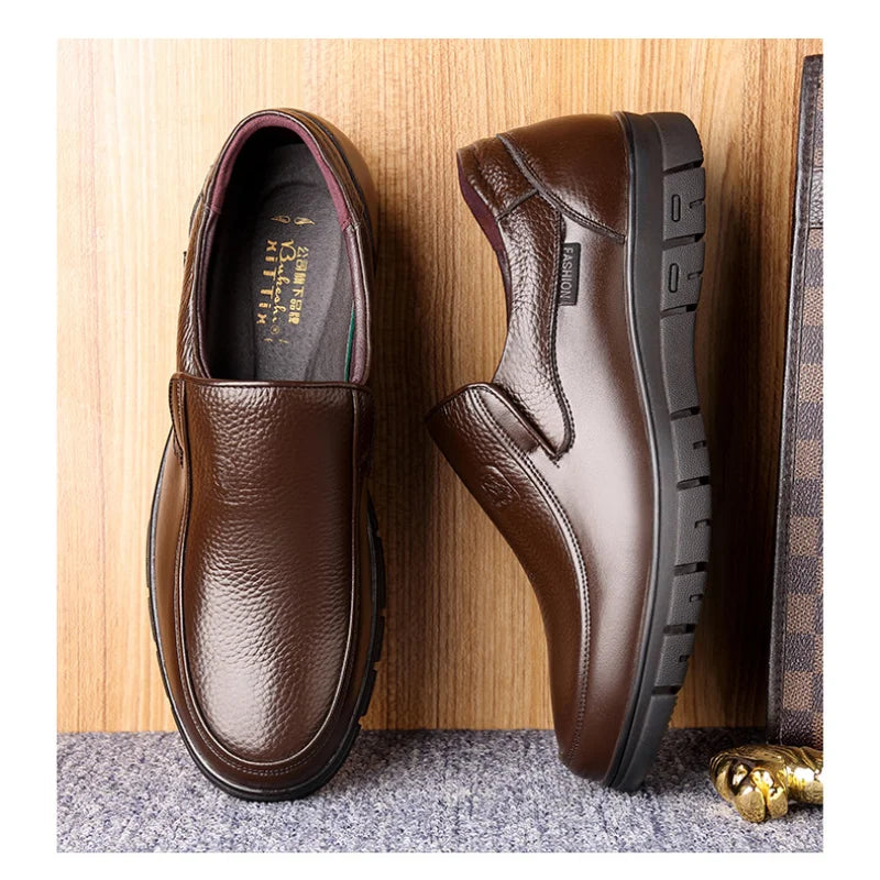 Summer New Men Leather Shoes soft soled Casual Flat Shoes Outdoor Walking shoes Comfort fashion soft leather shoes Loafers