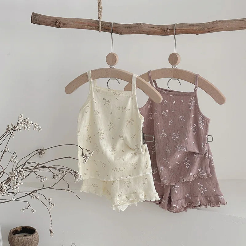 Girls’ Summer Outfit Set – Ruffled Sleeveless Top and Floral Knitwear
