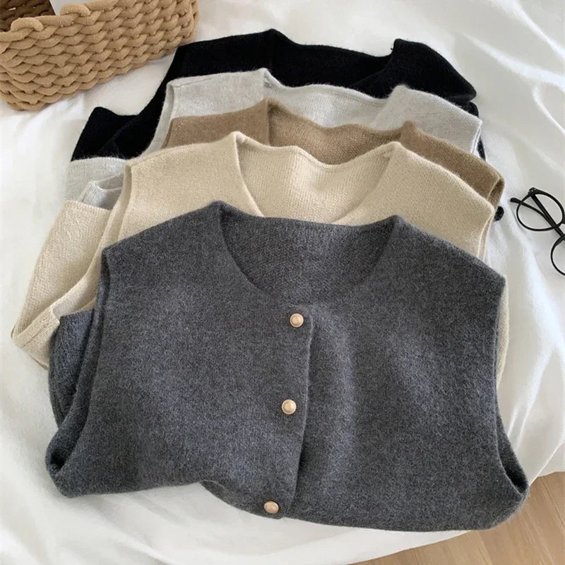 Women’s Sleeveless Knit Cardigan – Elegant Slim-Fit Sweater Vest